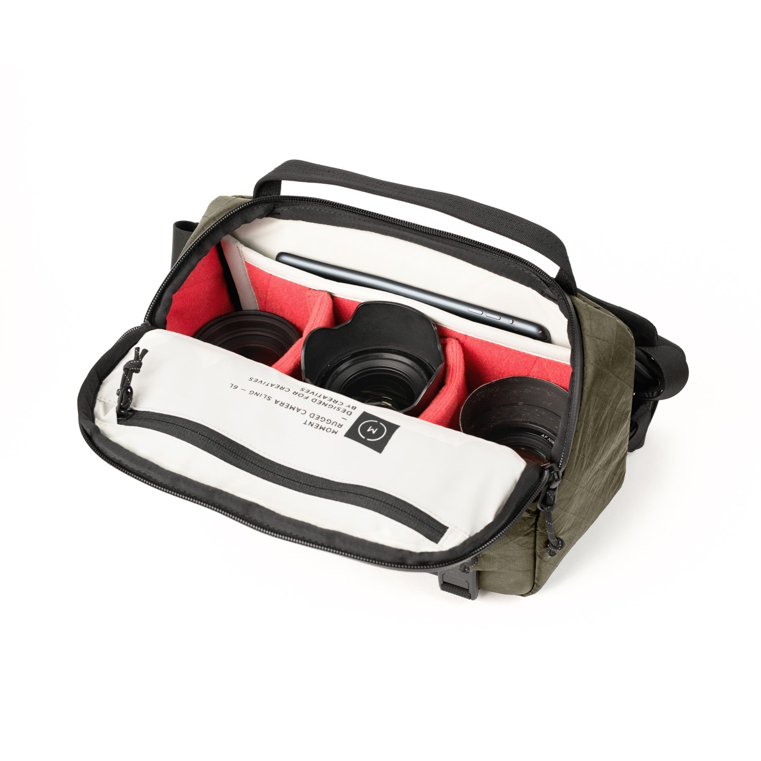 Uspořádaná fotovýbava v brašně Moment Rugged 6 l