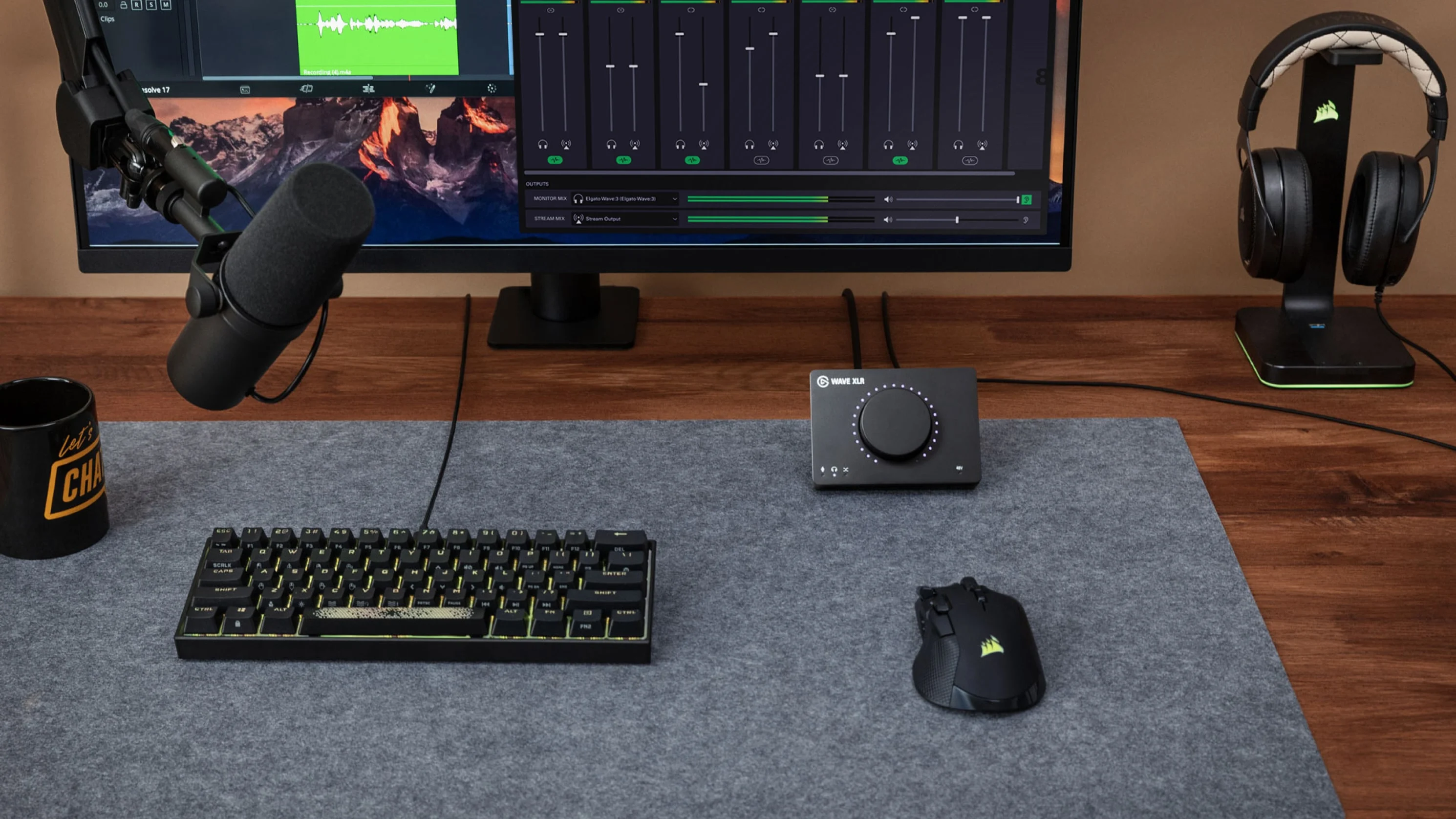 Postavljanje podcastinga s Wave XLR i dinamičkim mikrofonom, sa softverom Wave Link na zaslonu monitora