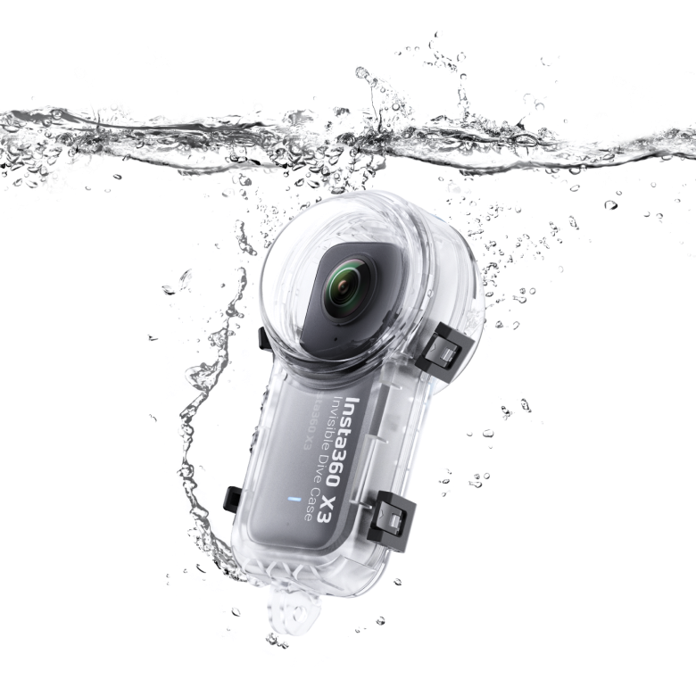 Insta360 X3 u nevidljivom ronilačkom kućištu tijekom snimanja u vodi