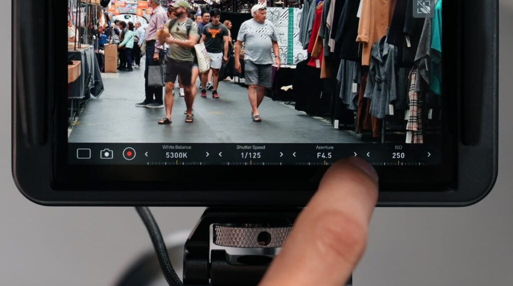 Upravljanje kamerom na monitoru Atomos Shinobi II