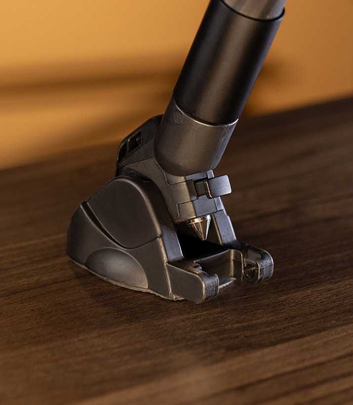 Ravna stopala s ugrađenim metalnim šiljcima