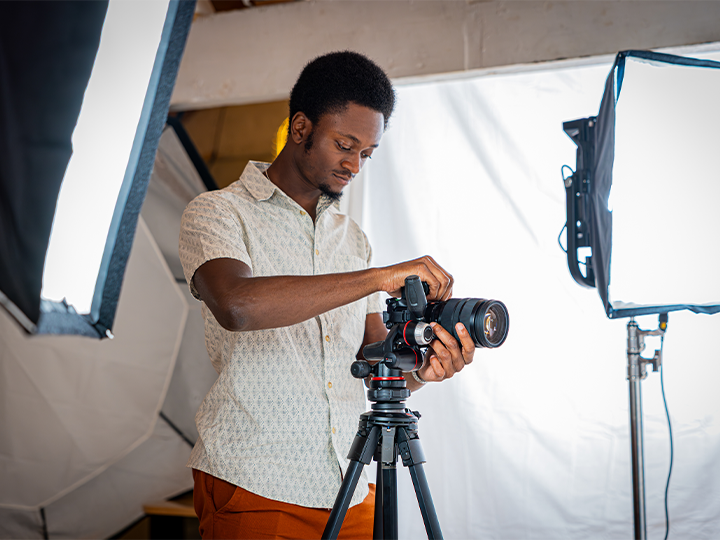 Karbonski hibridni stativ Manfrotto ONE MTONEC