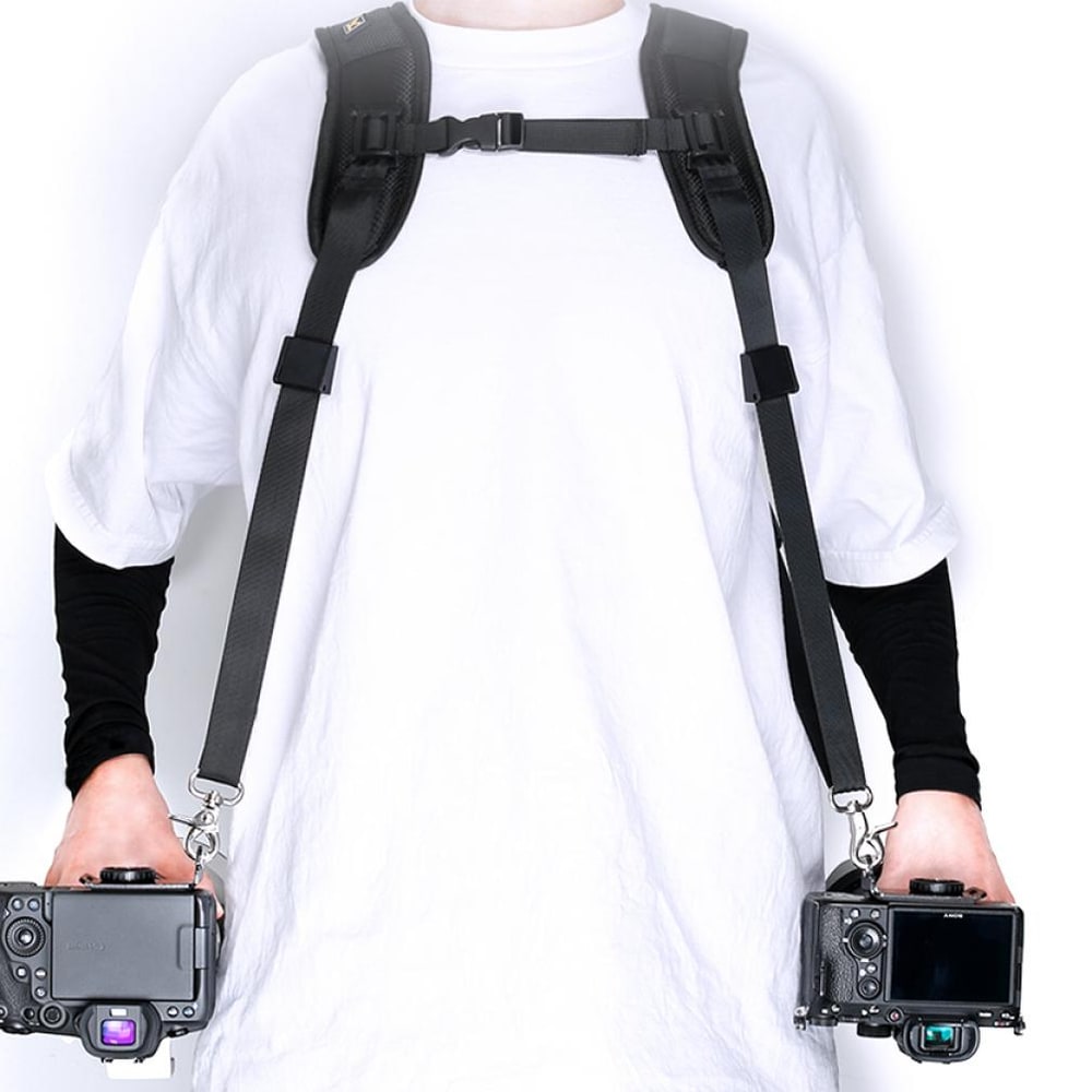 Dva fotoaparata, dva ramena