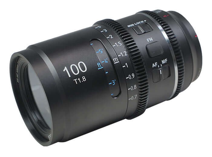 Astra 100 mm: anamorfni autofokus za puni format