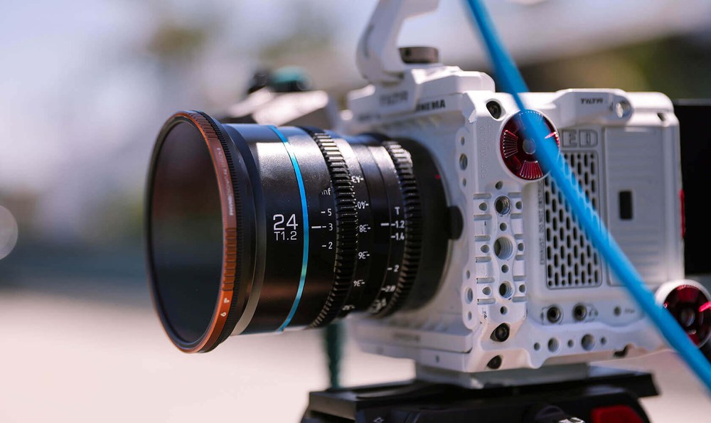 Sirui Nightwalker 24 mm T1,2 S35 ručni cine objektiv (Fujifilm X, crni) – Iz ruke i na gimbalu