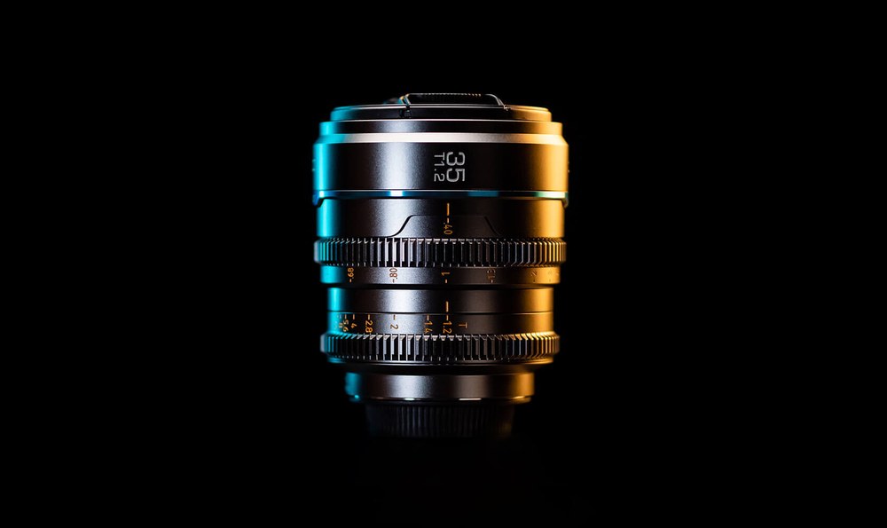 Sirui Nightwalker 35 mm T1,2 S35 ručni cine objektiv (L-Mount, metalno sivi) – Iz ruke i na gimbalu
