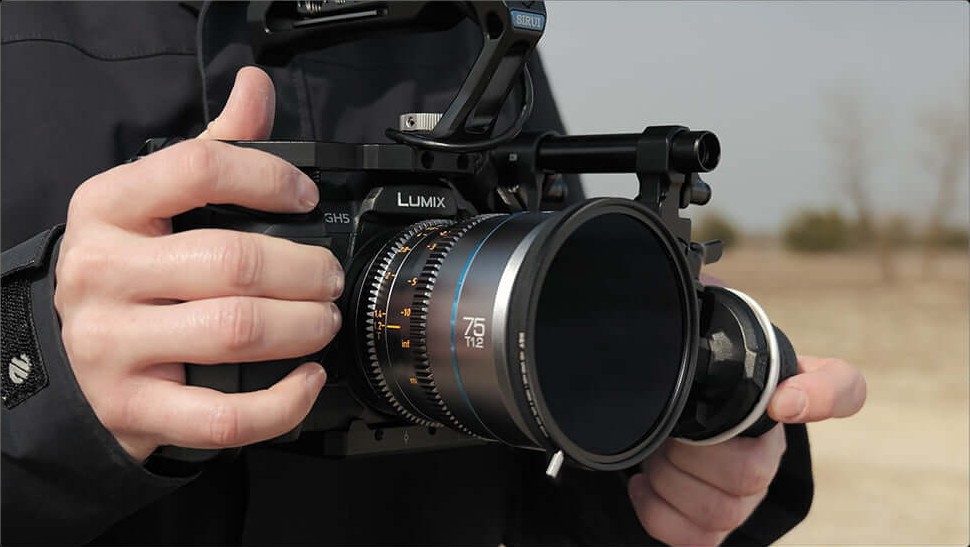 Sirui Nightwalker komplet cine objektiva 24/35/55 mm T1,2 S35 (MFT, metalno sivi) – Iz ruke ili na gimbalu
