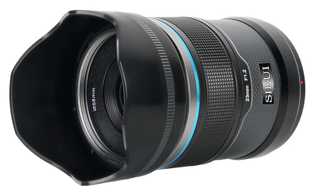 Sirui Sniper 23mm F1,2 APS-C AF objektiv, Sony E, crni – Crna izvedba: površina od karbonskih vlakana