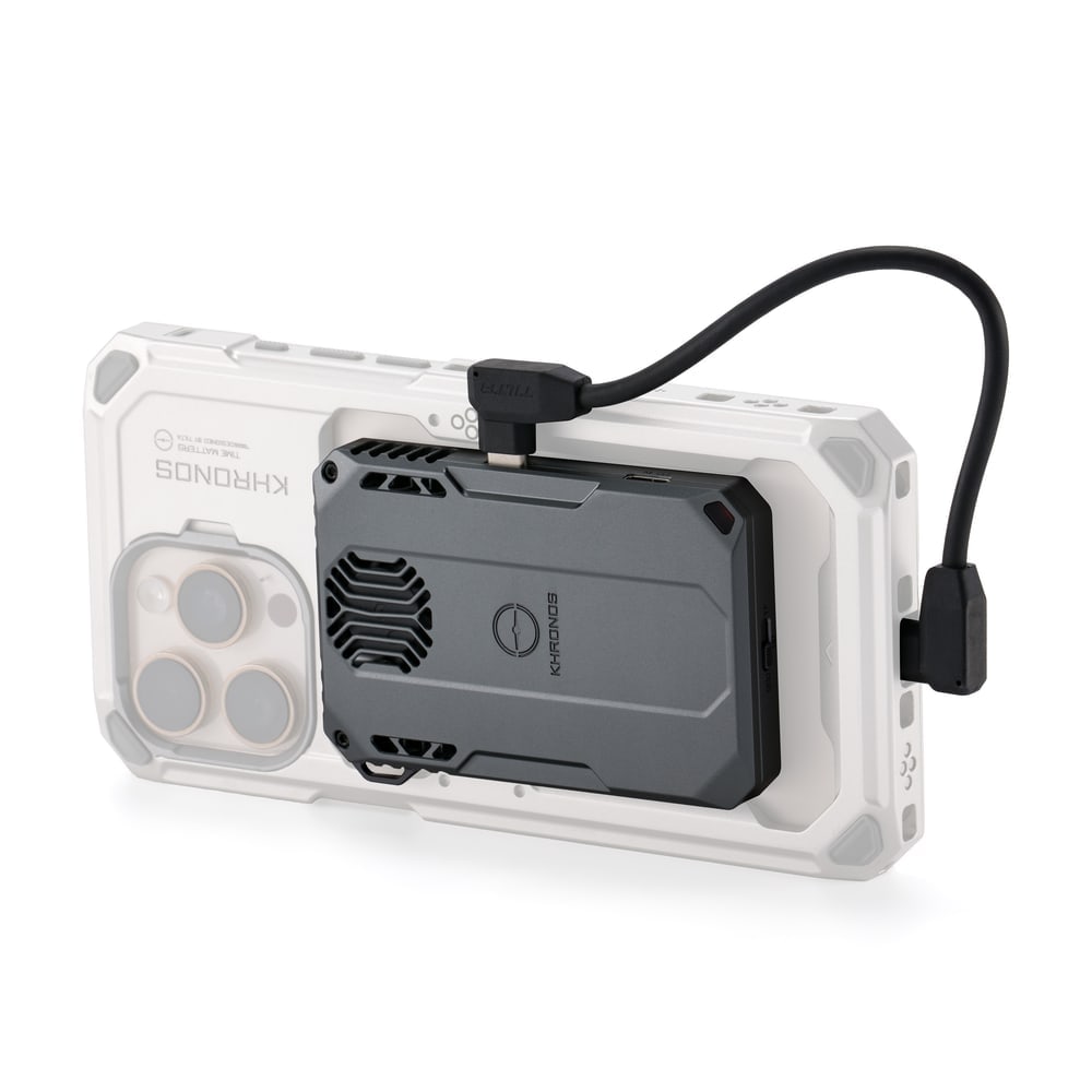 Magnetom na maskicu ili na goli telefon