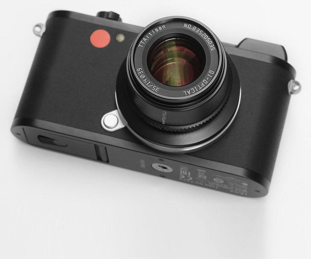 TTArtisan APS-C 35mm F1.4 – Približno 180 g u metalnom kućištu
