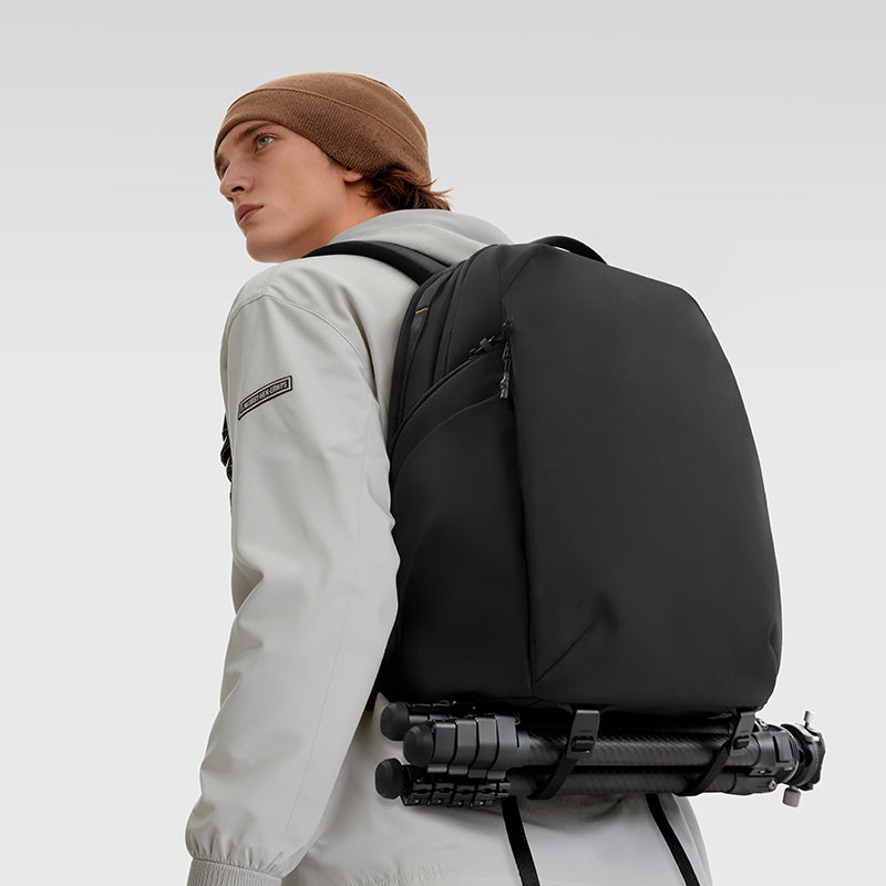 Ulanzi YY038 Urban Travel Backpack V2 22L – Popruhy na stativ